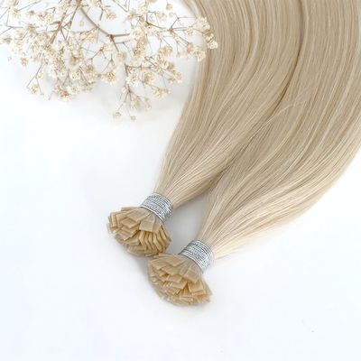 이탈리아 케라틴 치료법으로 두 번 당겨진 큐틸라 정렬 된 평면 끝 머리카락 확장